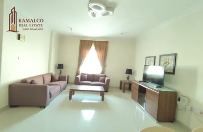 Apartment - 2 Bedrooms - 2 Bathrooms for rent in Umm Ghuwalina - Umm Ghuwailina - Doha