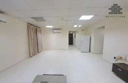 شقة - 2 غرف نوم - 3 حمامات للايجار في شارع ثابت بن زايد - المنصورة - الدوحة