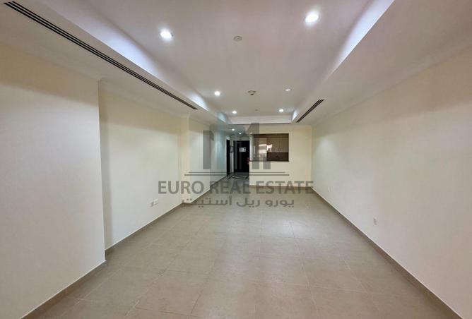 954117 - Property Image 2