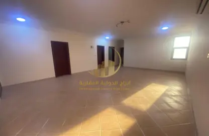 شقة - 2 غرف نوم - 2 حمامات للايجار في شارع عبدالله بن مسعود - فريج بن محمود - الدوحة