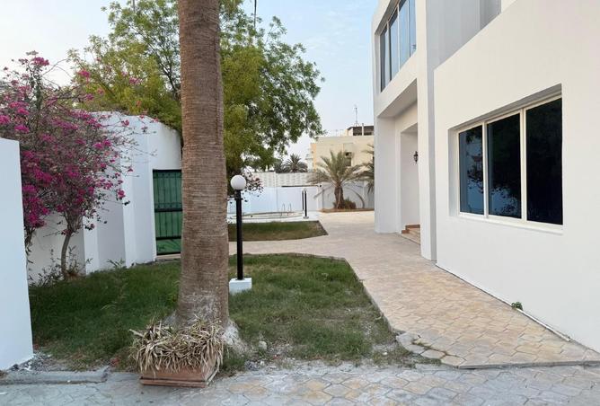 972407 - Property Image 2