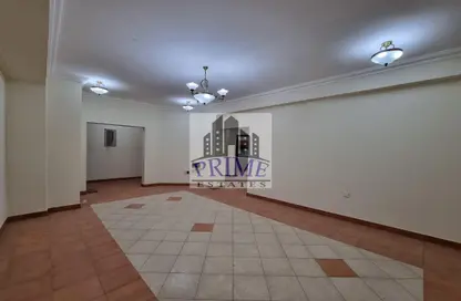 Empty Room image for: Apartment - 3 Bedrooms - 3 Bathrooms for rent in Umm Ghuwailina 4 - Umm Ghuwailina - Doha, Image 1