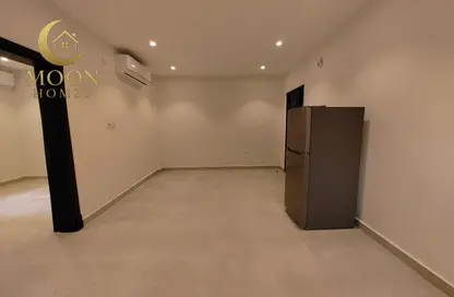 شقة - غرفة نوم - 1 حمام للايجار في ام غوالينا تجارية - ام غويلينا - أم غويلينا - الدوحة