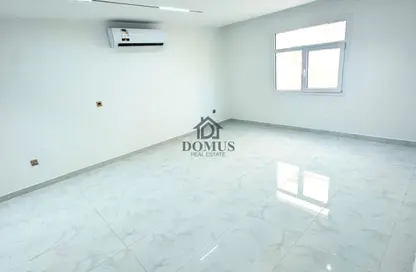 شقة - 2 غرف نوم - 3 حمامات للايجار في بناية مدينة خيلفه 58 - مدينة خليفة جنوب - مدينة خليفة - الدوحة