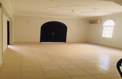 مجمع سكني - 5 غرف نوم - 4 حمامات للايجار في الخيصة - الخيصة - أم صلال محمد