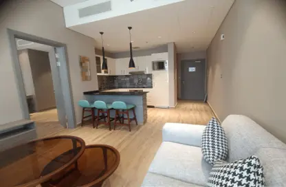Apartment - 1 Bedroom - 1 Bathroom for rent in Ramada Commercial Building - Al Rawabi Street - Al Muntazah - Doha