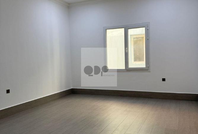 978126 - Property Image 2