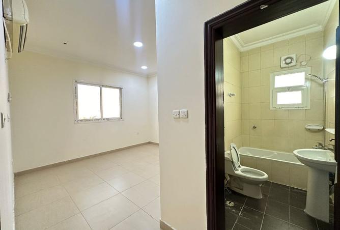 930657 - Property Image 2