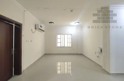 Apartment - 2 Bedrooms - 2 Bathrooms for rent in Al Mansoura - Al Mansoura - Doha
