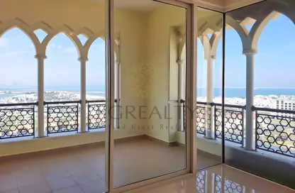 Apartment - 2 Bedrooms - 2 Bathrooms for rent in Viva West - Viva Bahriyah - The Pearl Island - Doha