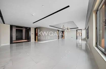 Apartment - 2 Bedrooms - 2 Bathrooms for rent in West Porto Drive - Porto Arabia - The Pearl Island - Doha