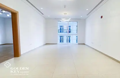 Apartment - 2 Bedrooms - 3 Bathrooms for rent in Floresta Gardens - Floresta Gardens - The Pearl Island - Doha