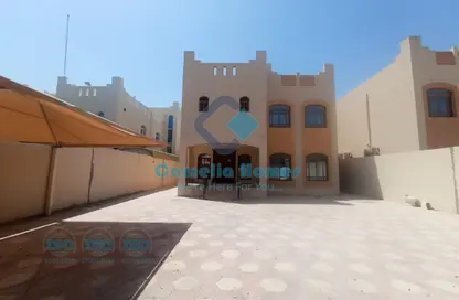 فيلا - 6 غرف نوم - 7 حمامات للايجار في شارع ام السنيم - عين خالد - الدوحة