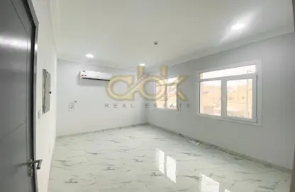 Apartment - 2 Bedrooms - 2 Bathrooms for rent in Al Munithir Bin Amr Street - Madinat Khalifa - Doha
