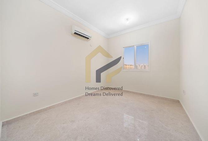 942477 - Property Image 2