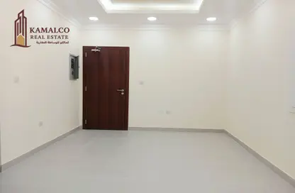 Apartment - 2 Bedrooms - 2 Bathrooms for rent in Umm Ghuwailina 4 - Umm Ghuwailina - Doha