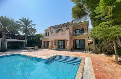 Villa - 5 Bedrooms - 6 Bathrooms for rent in The Pearl Island - Doha