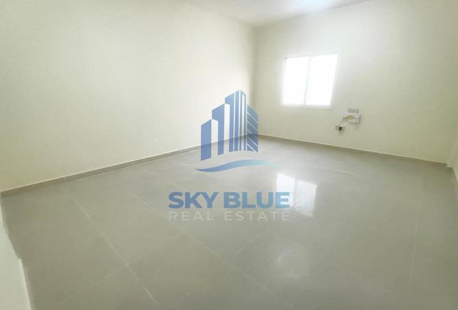 912447 - Property Image 3