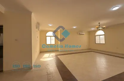 مجمع سكني - 4 غرف نوم - 4 حمامات للايجار في شارع المطار القديم - طريق المطار القديم - الدوحة