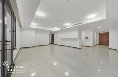 Apartment - 2 Bedrooms - 3 Bathrooms for rent in West Porto Drive - Porto Arabia - The Pearl Island - Doha