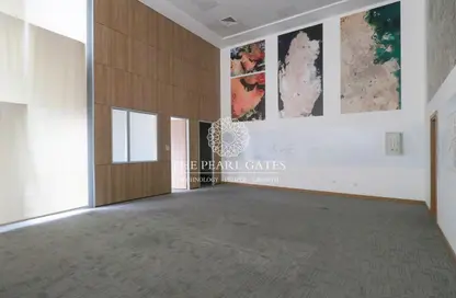Shop - Studio - 3 Bathrooms for rent in Lusail City - Lusail