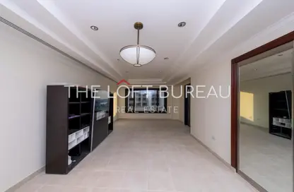 Apartment - 2 Bedrooms - 3 Bathrooms for sale in West Porto Drive - Porto Arabia - The Pearl Island - Doha