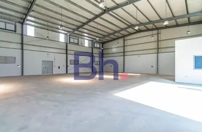 Warehouse - Studio - 2 Bathrooms for rent in East Industrial Street - Birkat Al Awamer - Al Wakra