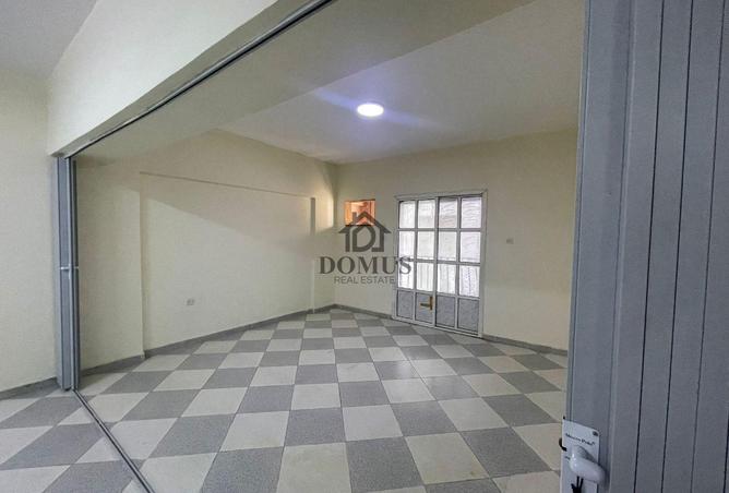 911828 - Property Image 2