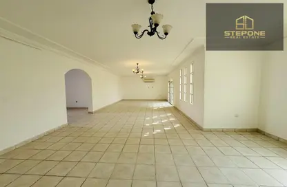 Compound - 3 Bedrooms - 3 Bathrooms for rent in Souk Al gharaffa - Al Gharrafa - Doha