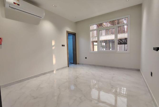 995766 - Property Image 2