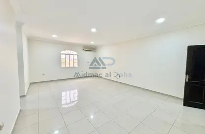 Apartment - 2 Bedrooms - 2 Bathrooms for rent in Al Nasr Street - Al Nasr - Doha