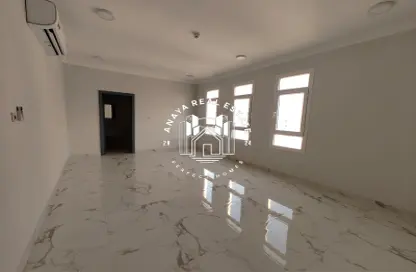 Apartment - 3 Bedrooms - 2 Bathrooms for rent in Umm Ghuwalina - Umm Ghuwailina - Doha