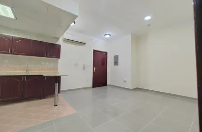 Apartment - 2 Bedrooms - 1 Bathroom for rent in Fereej Abdul Aziz - Fereej Abdul Aziz - Doha