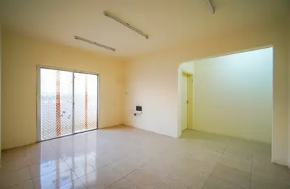 Empty Room image for: Apartment - 4 Bedrooms - 3 Bathrooms for rent in Bin Dirham 1 - Al Mansoura - Doha, Image 1