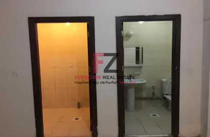 صورة لـ حمام شقة - 3 غرف نوم - 3 حمامات للايجار في المنطقة الصناعية 5 - المنطقة الصناعية - المنطقة الصناعية - الدوحة ، صورة رقم 1