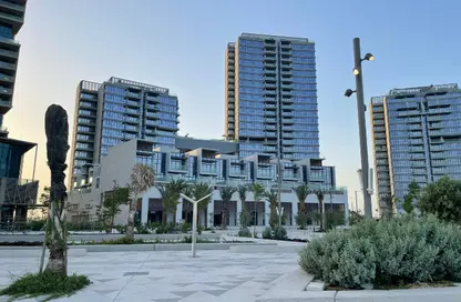 Apartment - 3 Bedrooms - 5 Bathrooms for rent in Seef Lusail Tower 1 - Seef Lusail - Lusail City - Lusail