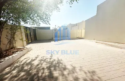 Villa - 3 Bedrooms - 2 Bathrooms for rent in Al Gharrafa - Al Gharrafa - Doha