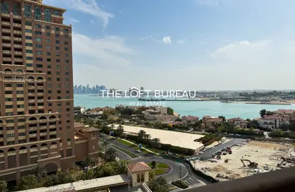 Apartment - 2 Bedrooms - 3 Bathrooms for rent in Tower 6 - Porto Arabia - The Pearl Island - Doha