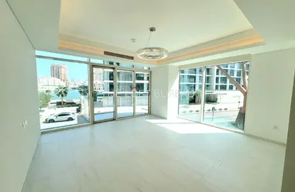 Apartment - 1 Bedroom - 2 Bathrooms for sale in Gewan Island - The Pearl Island - Doha
