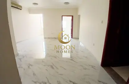 Apartment - 2 Bedrooms - 2 Bathrooms for rent in Umm Ghuwalina - Umm Ghuwailina - Doha
