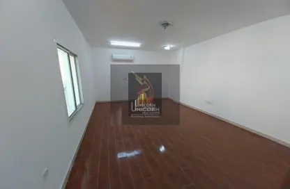 سكن الموظفين - استوديو - 5 حمامات للايجار في الوعب - الوعب - الدوحة