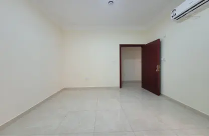 Apartment - 3 Bedrooms - 3 Bathrooms for rent in Umm Ghuwailina - Doha