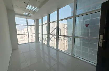 مساحات مكتبية - استوديو - 2 حمامات للايجار في مبنى رمادا التجاري - شارع الروابي - المنتزه - الدوحة