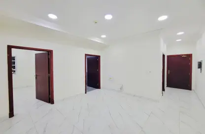 شقة - غرفة نوم - 1 حمام للايجار في شارع قريش - أم غويلينا - الدوحة