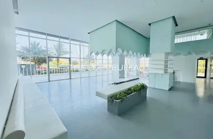 محل تجاري - استوديو - 2 حمامات للايجار في لوسيل ريسيدينس - منطقة المارينا - الوسيل