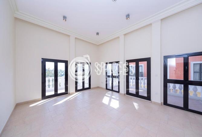 Apartment - 1 Bedroom - 2 Bathrooms for rent in Carnaval - Qanat Quartier - The Pearl Island - Doha