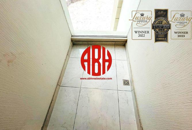 971759 - Property Image 2