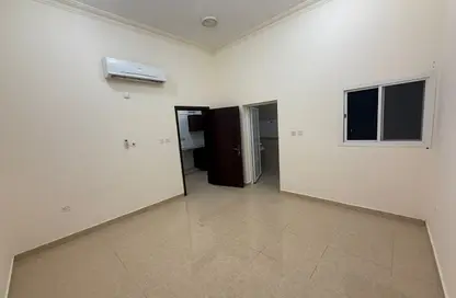 Villa - Studio - 1 Bathroom for rent in Al Nuaija - Doha