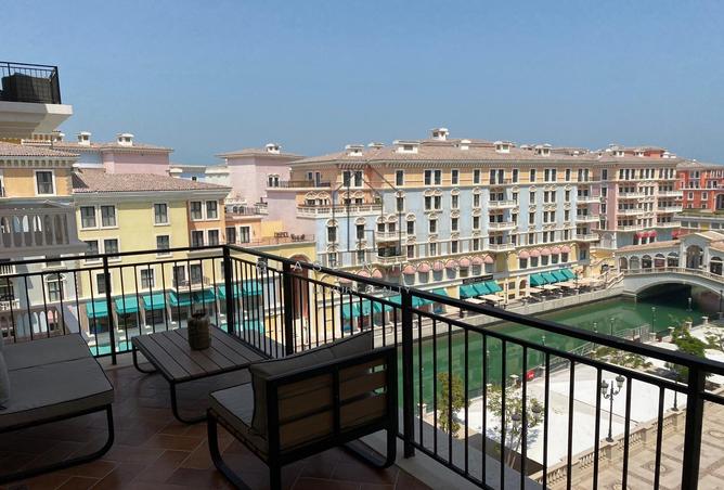 Apartment - 2 Bedrooms - 3 Bathrooms for sale in Qanat Quartier - The Pearl Island - Doha
