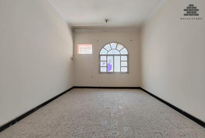 913416 - Property Image 3